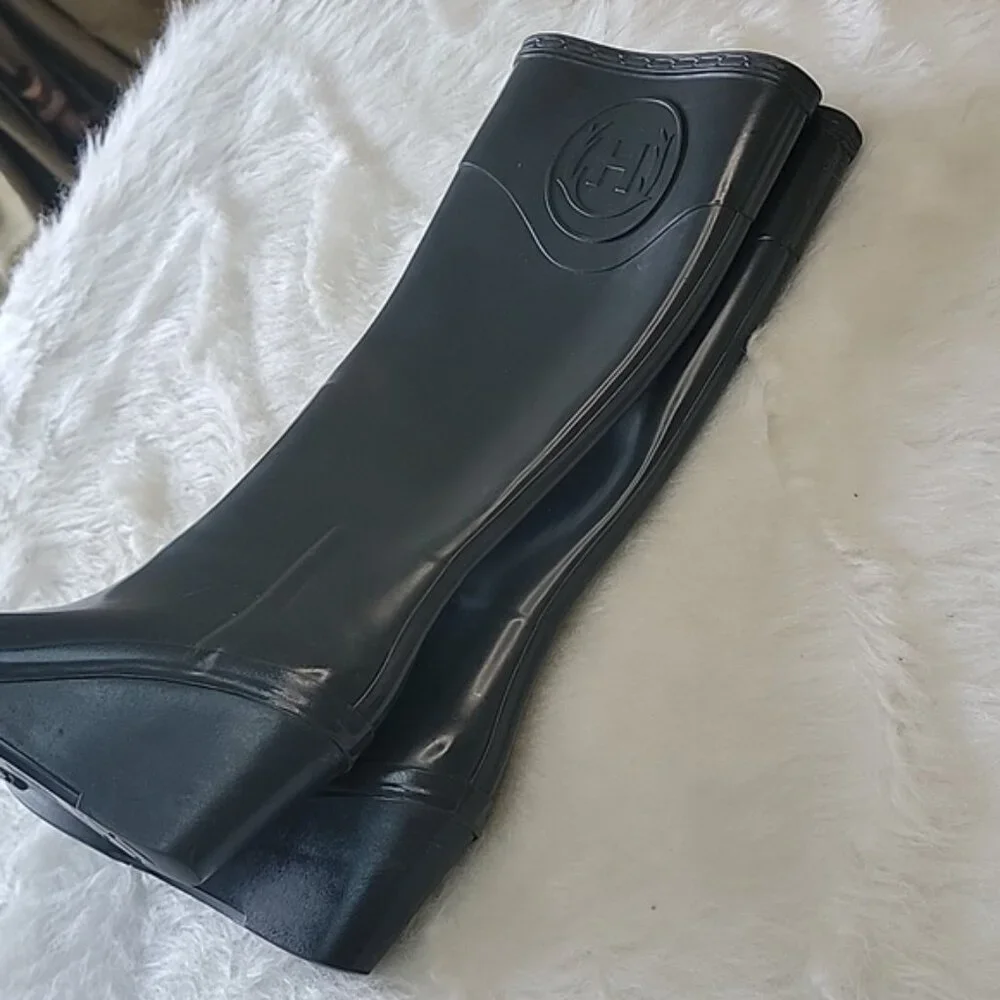 HUNTER Rare Green Wedge Crest Emblem Tall Preppy Pull On Waterproof Rain Boots 5